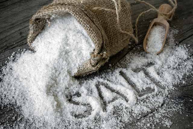 نمک، محلول شکر یا الکترولیت
