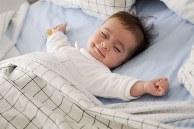 لبخند کودک در خواب