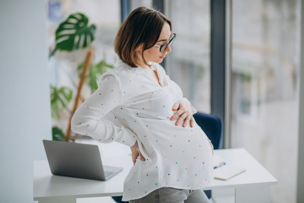 علائم بارداری در محل کار