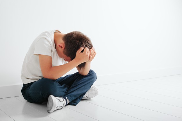 علائم و نشانه های اوتیسم در کودکان بزرگ تر
