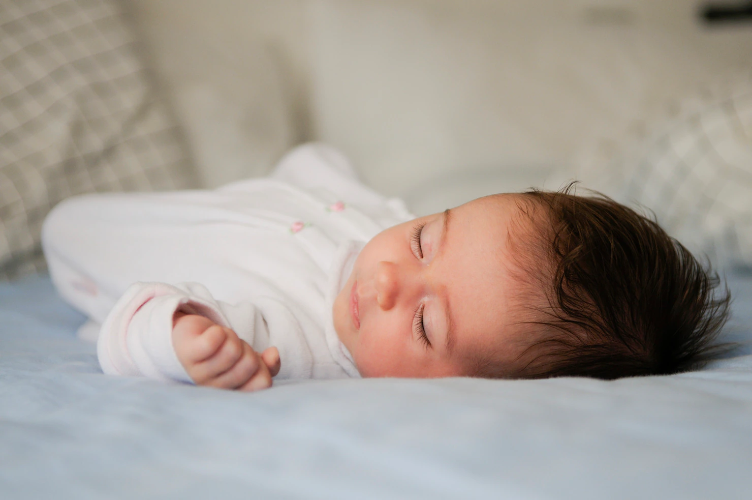 نوزادان به چند ساعت خواب نیاز دارند