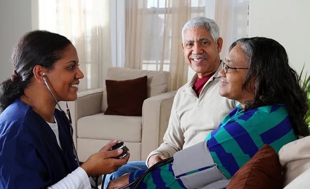  یک پرستار خصوصی در منزل چه وظایف مراقبتی دارد