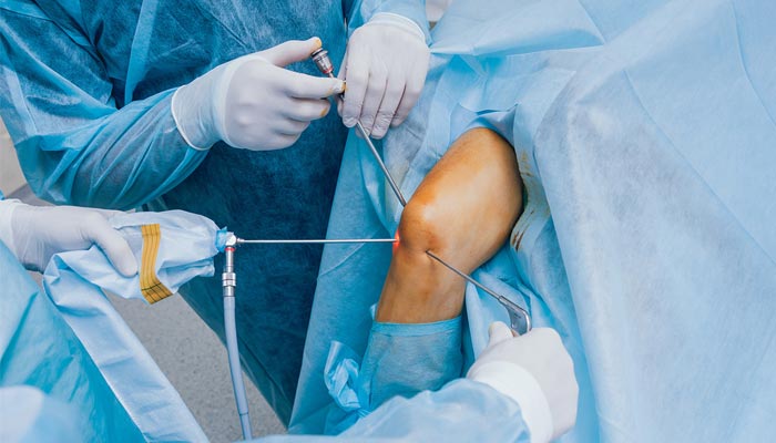 جراحی بسته زانو چگونه انجام می‌شود؟