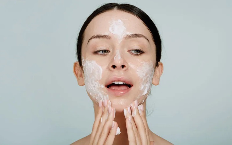 لایه برداری صورت برای درمان جوش صورت