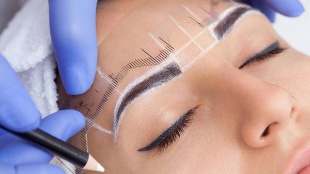 تفاوت کاشت ابرو با فیبروز چیست؟