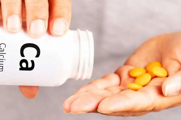 کلسیم چیست؟ منابع و غذاهای کلسیم‌دار کدامند؟