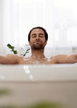 حمام آب گرم برای پایین آوردن فشار خون توصیه می شود؟